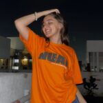 Naisha Khanna Instagram - 🧡🍊🍑 use my coupon code for this oversized tee! “Naisha20” for 15% discount 💪🏻