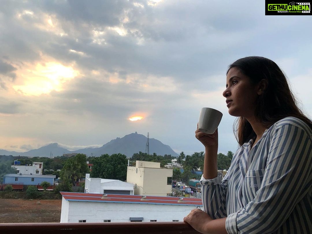 Nanditha Jennifer Instagram - Good evening 😊 . . #enjoying #the #climate #greentea #cool #love #blessed #sky #actress #jenniferr252 #film #shooting #instagram #instadaily #thankyou #jesus #coimbatore #saravanampatti