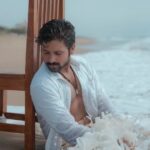 Nanditha Jennifer Instagram - ¤ M i R a C L e c L O u D ¤ "If there's a will, there's a wave." . . . . . Model @ranga_1312 @ranga_sjinu Photographer @jay_x_films . . . . #Vogue #voguemagazine #actor #peacockmagazine #Bollywoodtimes #cinema #pureness #sea #photoshoot #success #beach #Model #fashion #reels #instagood #instareels #today @kvndop_personal @vogue