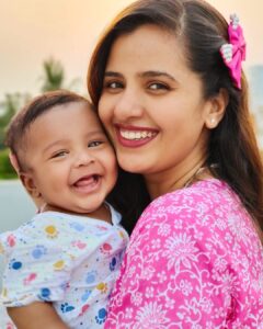 Nanditha Jennifer Instagram - So much joy in this little boy. 
🤱🏻♥️🧿💗
.
.
#momandson #love #cute #smile #blessed #thankful #ghayaan23 #babyboy #actressjenniferr252 #joy #instagram #instagood  #instadaily #miraclebaby #thankyou #jesus #myboy #babyphoto #picoftheday #mysunshine #chubby #laddu #bangaram #success