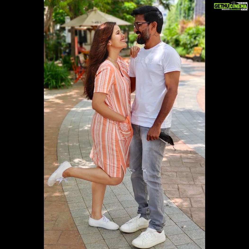 Nanditha Jennifer Instagram - "The best and most beautiful things in the world cannot be seen, nor touched…but are felt in the heart."😍🥰🧿♥️ . . Wearing : @maxfashionindia . . #blessed #couplegoals #love #cute #smile #actress #jenniferr252 #kasicinematographer6 #celebrity #instagood #instagram #instafashion #thankful #fashionblogger