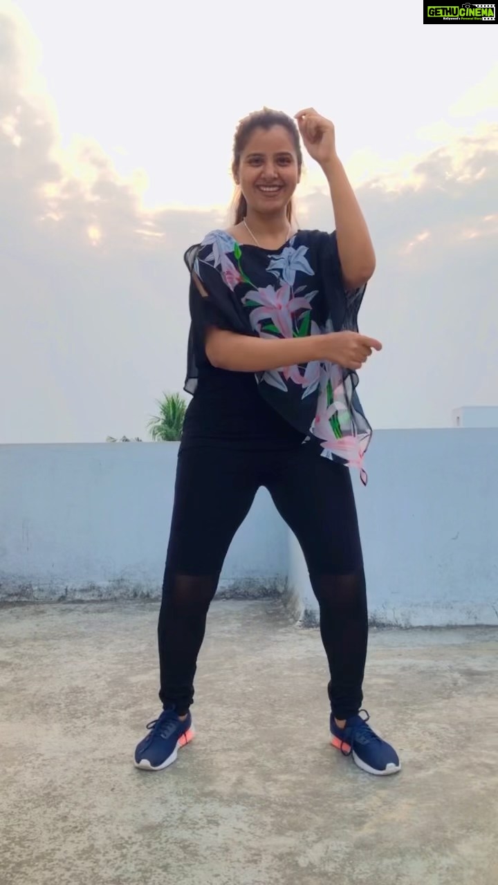 Nanditha Jennifer Instagram - 'Jolly O Gymkhana' 💃🏻 . . . #beast #song #vijay #nelson #anirudh #dance #reelsinstagram #reels #actressjenniferr252 #jenniferr252 #love #blessed #black #jollyogymkhana @nelsondilipkumar @anirudhofficial