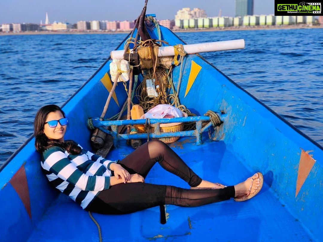 Nanditha Jennifer Instagram - . βThe big lesson in life, baby, is never be scared of anyone or anything.βππ»π . . #morningvibes #goodvibes #freshmorning #love #smile #sea #water #boat #beautiful #happiness #blessed #jenniferr252 #actressjenniferr252 #celebrity #instagram #instadaily #instagood #likesforlike #thankyou #jesus