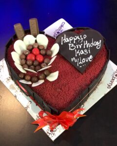 Nanditha Jennifer Instagram - Happy Birthday To My Wonderful Husband. Wishing you a delightful year.♥️🎂🍰💐
.
.
@kvndop_personal 
.
.
#birthday #boy #husband #cinematographer #instagram #instagood #kasicinematographer6 #shantanav6 #ghayaan23 #love #family #cakecutting