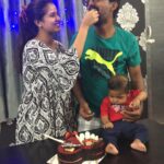 Nanditha Jennifer Instagram – Happy Birthday To My Wonderful Husband. Wishing you a delightful year.♥️🎂🍰💐
.
.
@kvndop_personal 
.
.
#birthday #boy #husband #cinematographer #instagram #instagood #kasicinematographer6 #shantanav6 #ghayaan23 #love #family #cakecutting