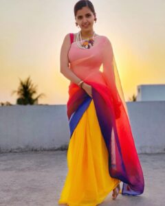 Nanditha Jennifer Instagram - summer glow 
.
.
Beautiful Saree by @sheelai_designs 
Polymer clay Jewellry @abbis_trending_collection 
.
.
#blessed #beautiful #love #cute #yellow #purple #pink #peach #violet #colorful #saree #blouse #actress #jenniferr252 #instagram #instagood #instadaily #sunset #jewellery #polymerclay #pearl #pictureoftheday #likeforlikes #cinema #thankyou #jesus #vijaytv fashionblogger