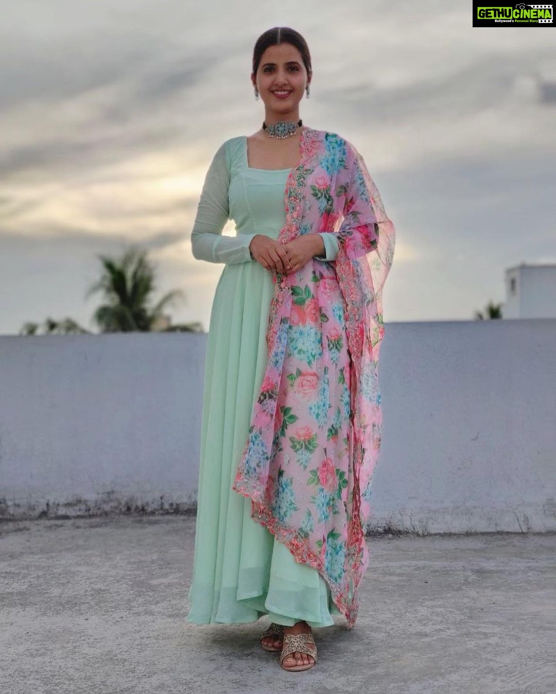Nanditha Jennifer Instagram - Beauty is when you can appreciate yourself. When you love yourself, that's when you're most beautiful.โฅ๏ธ๐๐งฟ๐ . PC by : kasi sir . Anarkali by : @the_trendy_turns Jewellry by : @omf__store . . #blessed #beautiful #love #cute #smile #anarkali #actressjenniferr252 #jenniferr252 #celebrity #instagood #instagram #instapic #collaboration #likeforlikes #thankyou #jesus #fashionblogger