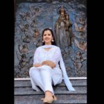 Nanditha Jennifer Instagram - “Those blessings are sweetest that are won with prayer and worn with thanks.”🙏🏻🤍⛪️ . . Wearing : @elegant_fashion_way . . #blessed #smile #beautiful #love #peace #church #instagram #instapic #white #actress #jenniferr252 #thankyou #jesus Annai Vailankanni