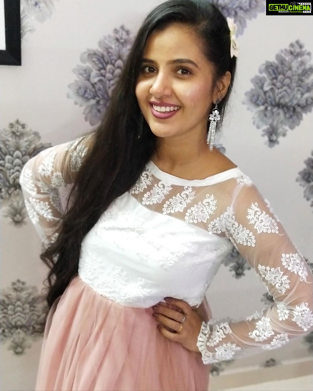 Nanditha Jennifer Instagram - Thank you @label_apsara for this beautiful dress. 🤍💗🤍💗🤍💗 . . #love #happiness #blessed #thankful #actress #jenniferr252 #instagram #instagood #birthday #girl #dress
