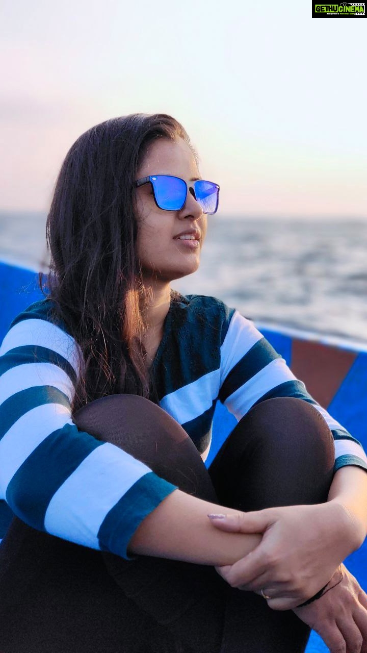 Nanditha Jennifer Instagram - “Arabic kuthu” in middle of the ocean My (B’day special) . . @nelsondilipkumar @anirudhofficial . . #birthday #girl #dance #on #sea #love #blessed #gratitude #celebrity #actress #jenniferr252 #instagram #instareels #reels #beast #viral