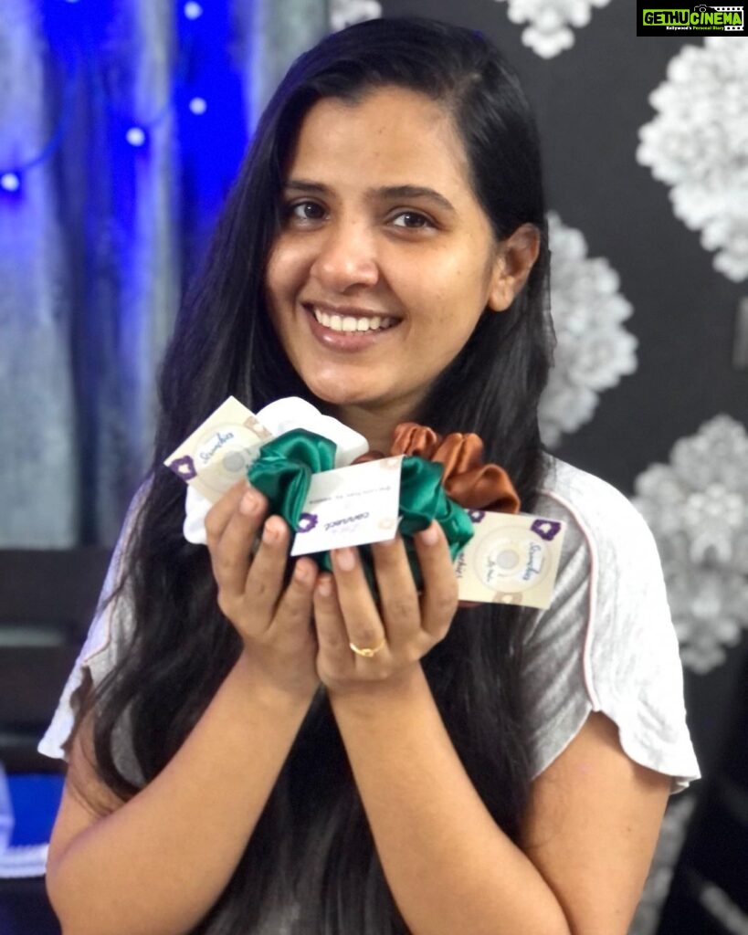 Nanditha Jennifer Instagram - 1. They don't cause breakage. 2. They won't leave kinks. 3. They take a bad hair day and turn it into a good hair day. 4. Scrunchies are less likely to cause headaches. 5. They're harder to lose. . Thank you @scrunchies_by_vastra . . #lovemyhair #hairbands #scrunchies #longhair #instagram #instagood #actress #jenniferr252
