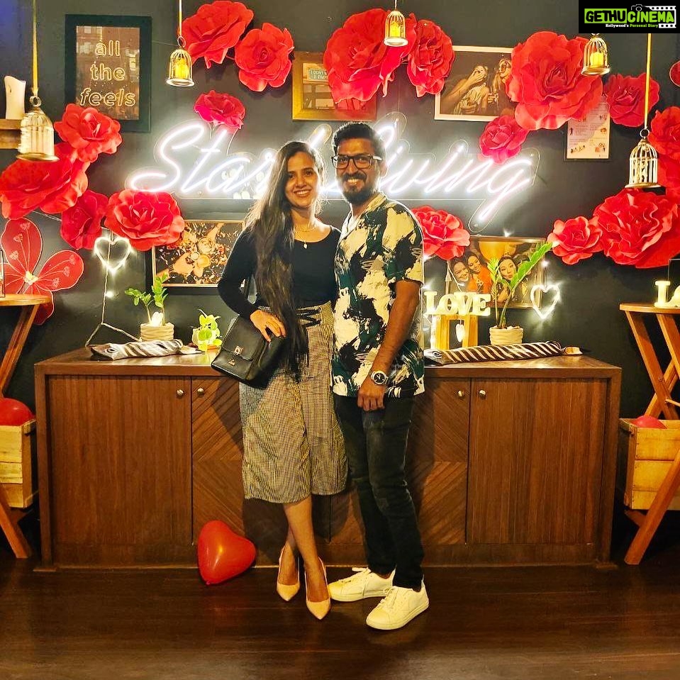 Nanditha Jennifer Instagram - Thank you husband @kvndop_personal for the Valentine’s Day special dine out 😍♥️😊🧿 . . #dineout #valentineday #special #love #blessed #husband #thankful #actress #jenniferr252 #hearts #longhair #instagram #vijaytv #black #colorstvtamil #likesforlike #cinema #celebrity #instagood #instadaily #awesome #smile @livingroomchennai