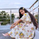 Nanditha Jennifer Instagram - “Beauty is all about being confident about yourself.”💛🤍🧿 . Wearing @feedingwears_kaazham . . #cute #love #beautiful #blessed #actress #jenniferr252 #longhair #collaboration #instagram #instadaily #instafashion #feedingwear #sky #likesforlike #gratitude