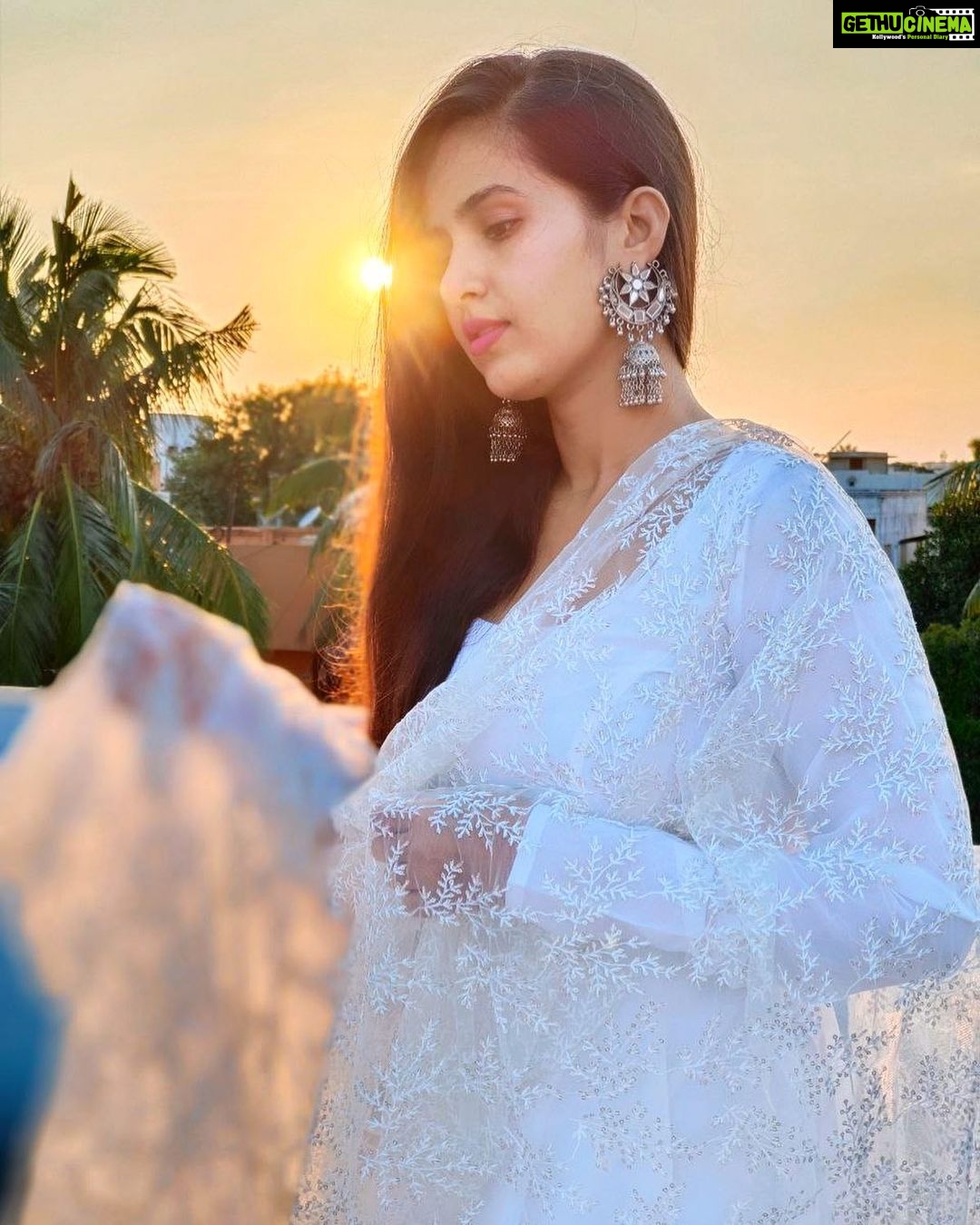 Nanditha Jennifer Instagram - 🧿🤍"You are a unique beautiful soul."🤍🧿 . . Anarkali from : @shine_fashion_designing . . #beautiful #soul #smile #love #blessed #glow #actress #jennifer252 #celebrity #white #longhair #anarkali #loveyourself #instagram #sunset #instafashion #instalike #thankyou #jesus #likes4like #vijaytv #colorstvtamil