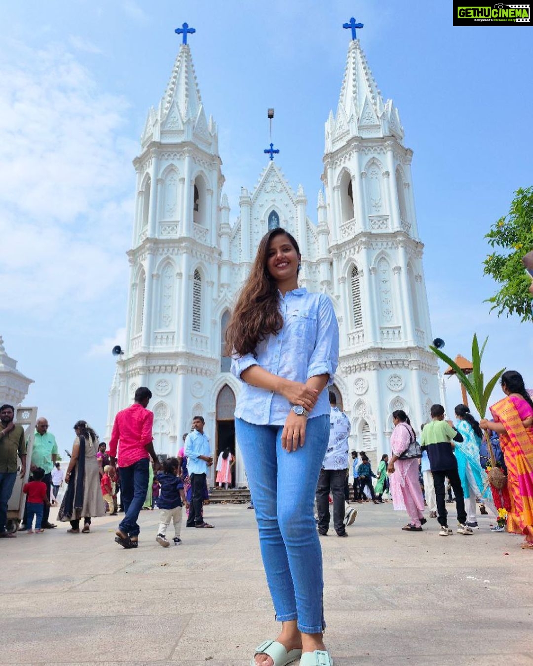 Nanditha Jennifer Instagram - Our Lady Of Good Health, Velankanni šš· . . . #blessed #church #vailankanni #peace #smile #love #cute #instagram #instagood #actress #jenniferr252 #thankyou #jeusus #picoftheday #beautiful #place #goodvibes #holy #likesforlike #catholicchurch