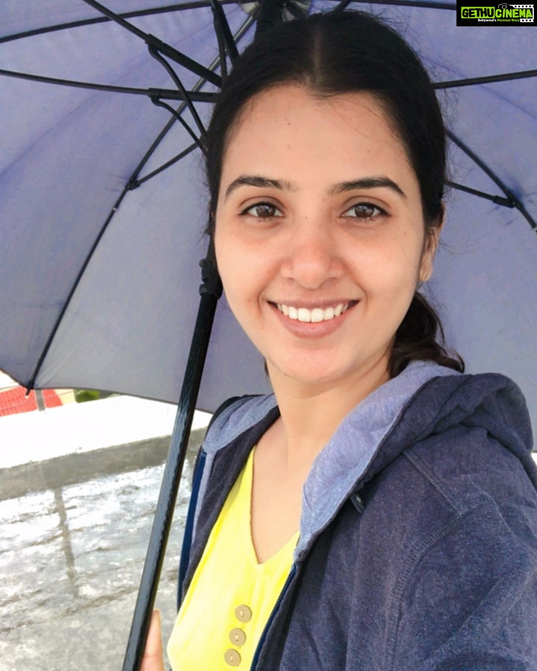 Nanditha Jennifer Instagram - ‘’Let’s welcome November,a month filled gratitude.’’😊♥️☔️🌧🧿 . . #happy #newmonth #blessed #thankful #instagram #rainyday #beautiful #instadaily #thankyou #jesus