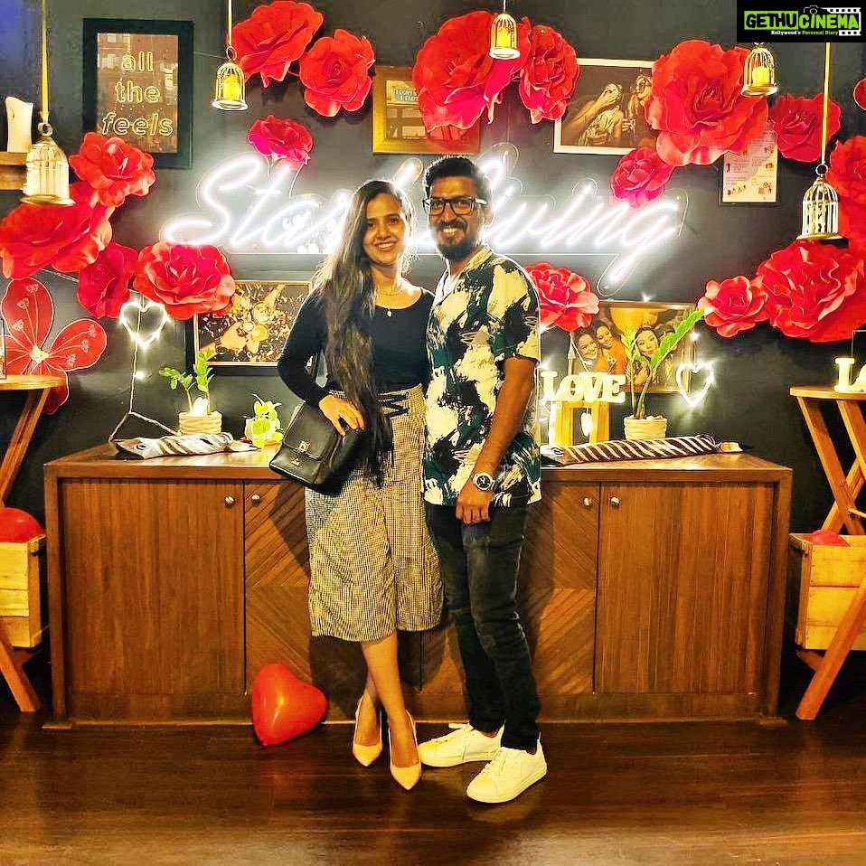 Nanditha Jennifer Instagram - Happy anniversary to us my life. @kvndop π©π»ββ€οΈβπ¨π»β₯οΈπ§Ώ Love you β₯οΈ . . #anniversary #love #blessed #thankful #couple #thowbackpic #thankyou #jesus #actress #jenniferr252 #kasicinematographer6 #instagram #instagood