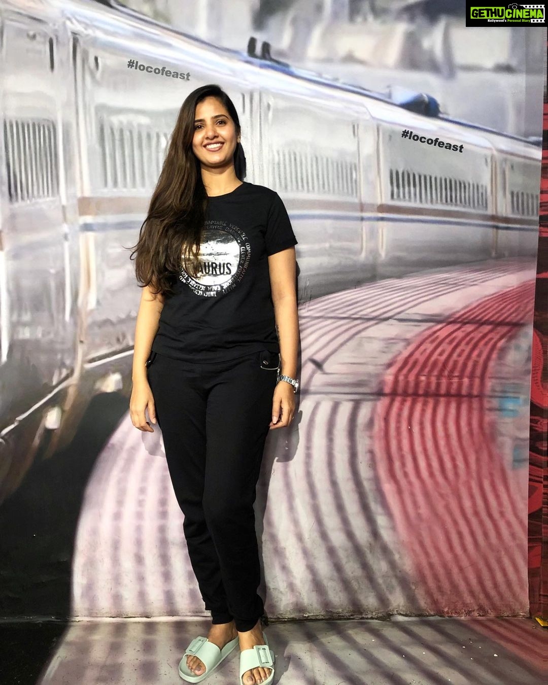 Nanditha Jennifer Instagram - “No matter what you look like or think you look like, you’re special, and loved, and perfect just the way you are.” 🖤😊 . . Wearing: @maxfashionindia . #blessed #beautiful #black #smile #love #cute #casualoutfit #instagram #instafashion #actress #jenniferr252 #instagood #celebrity #cinema #likesforlike #thankyou #jesus