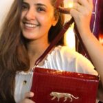 Nanditha Jennifer Instagram – Beautiful hand bag from @falishasiddhu_ @falishasiddhu_ 
.
.
.
#handbags #beatiful #cute #collaboration #smile #instagram #instadaily