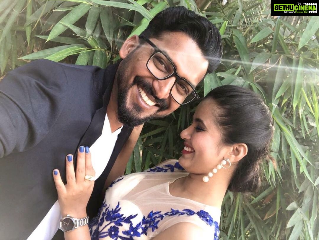 Nanditha Jennifer Instagram - I'm wearing the smile you gave me.ππ Love you @kvndop π€π€ππ§Ώ . . . #blessed #love #cute #smile #happiness #beautiful #hubby #couple #romantic #instagram #actress #jenniferr252 #kasicinematographer6 #cinema #passion #instagood #instadaily #thankyou #jesus #likesforlike