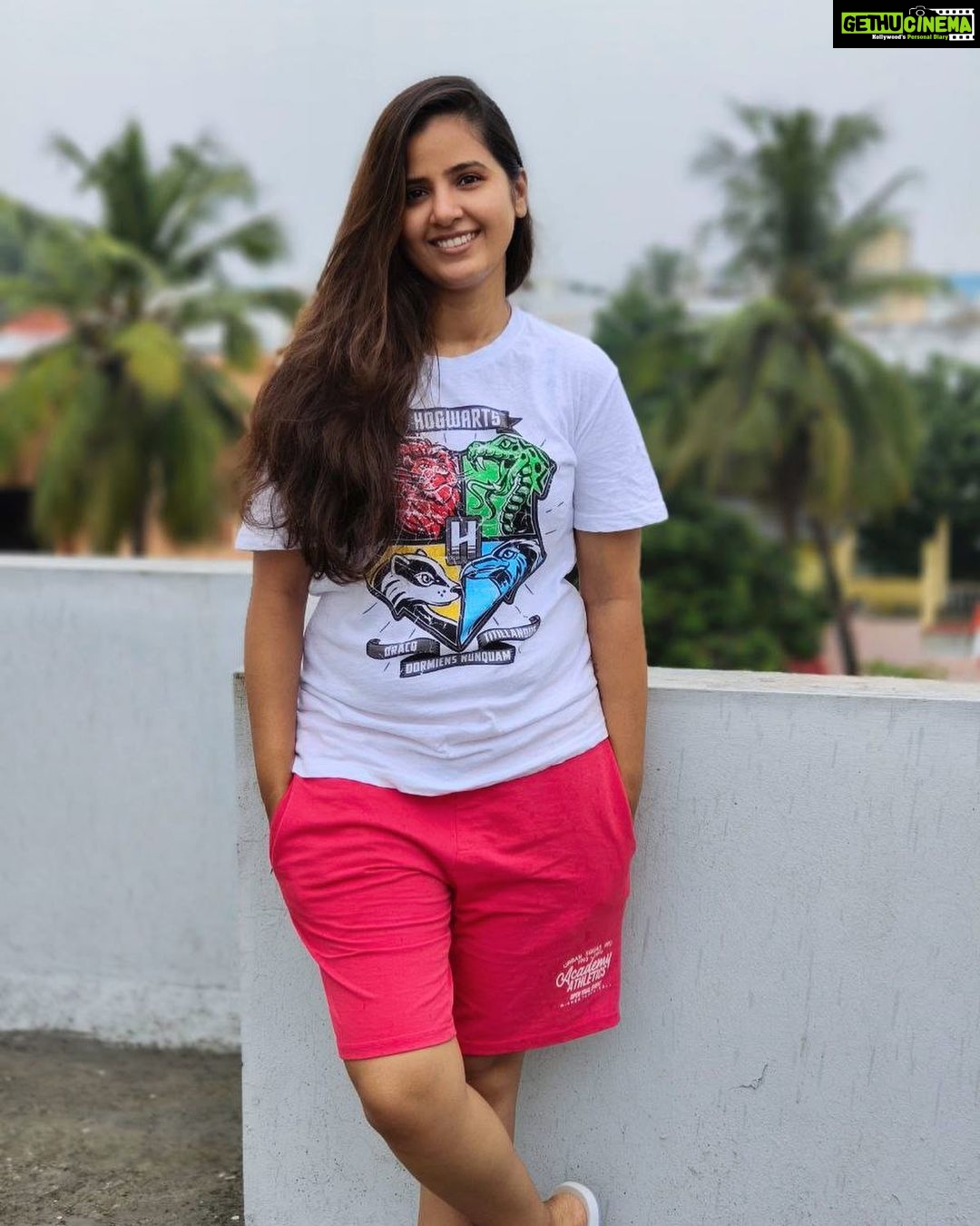 Nanditha Jennifer Instagram - βThink like a queen. A queen is not afraid to fail. Failure is another stepping stone to greatness.βππ»πβ₯οΈ . . . #blessed #smile #happiness #cute #love #freshstart #actress #jenniferr252 #celebrity #loveyourself #instagram #instagood #instadaily #picoftheday #thankyou #jesus #likesforlike #vijaytv #colorstvtamil #cinema