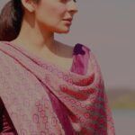 Neeru Bajwa Instagram - ਕੁਝ ਫਿਲਮਾਂ ਤੁਹਾਡਾ ਕੰਮ ਹੁੰਦੀਆਂ ਤੇ ਕੁਝ ਫਿਲਮਾਂ ਤੁਹਾਡਾ ਫ਼ਰਜ਼। ਚੱਲ ਜਿੰਦੀਏ ਸਾਡਾ ਫ਼ਰਜ਼ ਸੀ ਅਸੀਂ ਇਸ ਫਿਲਮ ਨੂੰ ਪੰਜਾਬੀਆਂ ਦੀ ਫਿਲਮ ਕਹਿੰਦੇ ਹਾਂ ਤੇ ਇਹ ਫਿਲਮ ਥੋਡੇ ਸਾਰਿਆਂ ਤੋਂ ਬਹੁਤ ਆਸ ਰੱਖਦੀ ਹੈ ਕਿ ਤੁਸੀਂ ਫਿਲਮ ਦਾ ਮਾਨ ਰੱਖੋਗੇ। ਪੰਜਾਬੀ ਹਸਮੁਖ ਨੇ ਪਰ ਇਹਦਾ ਮਤਲਬ ਇਹ ਨਹੀਂ ਕਿ ਇਨ੍ਹਾਂ ਨੂੰ ਕੋਈ ਦੁੱਖ ਨਹੀਂ,ਉਹ ਗੱਲਾ ਜੋ ਕਰਨੀਆਂ ਬਣਦੀਆਂ ਸੀ ਕਰੇਗੀ ‘ਏਸ ਜਹਾਨੋਂ ਦੂਰ ਕਿਤੇ “ਚੱਲ ਜਿੰਦੀਏ” 24 ਮਾਰਚ ਨੂੰ ਫਿਲਮ ਸਿਨਮੇਘਰਾਂ ਚ ਲੱਗ ਜਾਣੀ ਹੈ। ਜ਼ਰੂਰ ਦੇਖਿਓ। https://youtu.be/AjYjvkLaSNM ਉਹ ਸਫ਼ਰ ਜੋ ਕਹਾਣੀਆਂ ਬਣ ਗਏ..... @neerubajwa @ghuggigurpreet @kulwinderbilla @officialjassbajwa @aditidevsharma @officialrupinder_rupi @udaypratapofficial @jagdeepsinghwarring @thite_santosh @harrykahlon19 @dimpyo @munishomjee @bharat_raawat @mrbaljinder_singh @binnu_sharma @birsinghmusic @urshappyraikoti @realrickykhan @gurmohh @harinderkour5 @sukhjeetjaito @praveenaawara