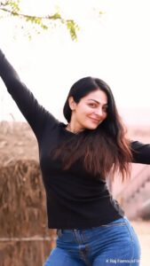 Neeru Bajwa Instagram - Bus agaya #chaljindiye da trailer!!!! Main kuch zyada hi excited ah🙏🏼🙌 releasing worldwide MARCH 24 2023 🕊️❤️