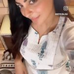 Neeru Bajwa Instagram – So I had to repost… sync was off! it was bugging me… I am a fabulous s#@! #show❤️ remember who you are/were before the world got to you!