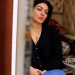 Neeru Bajwa Instagram – Khol de dilan di gal sari…  so important to talk n communicate. #kalijotta💕  #4th week #playing in a theatre near you💕

🎥 @itskrajofficial