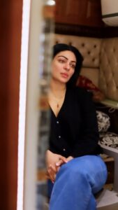 Neeru Bajwa Instagram - Khol de dilan di gal sari…  so important to talk n communicate. #kalijotta💕  #4th week #playing in a theatre near you💕

🎥 @itskrajofficial