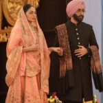 Neeru Bajwa Instagram - ਜਿਹੜਾ ਸੱਧਰਾਂ ਦੇ ਨੈਣਾਂ ਵਿੱਚੋਂ ਪਾਣੀ ਗਿਆ ਡੁੱਲ੍ਹ ਓਸੇ ਪਾਣੀ ਉੱਤੋਂ ਪੱਤੀਆਂ ਨਿਤਾਰ ਲੈਣ ਦੇ! #𝒩𝒾𝒽𝒶𝒶𝓇𝐿𝒶𝒾𝓃𝒟𝑒 ਨਿਹਾਰ ਲੈਣ ਦੇ #𝐊𝐚𝐥𝐢𝐉𝐨𝐭𝐭𝐚 💞ਕਲੀ~ਜੋਟਾ The display of a profound #love ❤️Thanks again for accepting it so widely 🙏🏻✨🎼 #satindersartaaj @vijaycam @neerubajwa @wamiqagabbi @thite_santosh @harinderkour5 @sunnyrajusa @Omjeegroupofficial @beatministerofficial @sameercharegaonkar @iam_rajowal @timesmusichub @spotifyindia @itsneerubajwaentertainment @youtubeindia