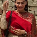 Neeru Bajwa Instagram - @neerubajwa your performance in kali jotta has shooked me to core. @satindersartaaj you are a gem💎and congratulations to the entire team for making such a masterpiece.🙌♥️ I feel short of words right now and I feel I might ruin this if I go on praising because I believe that my words won’t do the justice this movie needs. so here is a little something @harinderkour5 i can never do justice to what you have written. @vijaycam you have created magic✨ Voiceover/Writeup : @zeenatthind video compilation: @rajatsharma0947 #kalijotta #neerubajwa #satindersartaaj #punjabi #punjabimovies #newmovies #emotional #explore