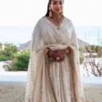 Neeru Bajwa Instagram - The love bug has hit me… woke up the sun is shining! Happy ❤️ day to my loves. ❤️ @vanmysteryman05 @bajwasabrina @gchahal @rubina.bajwa #aanaya #aalia #aakira @surinderbajwa1 @dainy56 @bobaulik56 @alyssa.aulik #tristan ❤️ @sanj_j #braden #jorden #mommaj ❤️❤️❤️