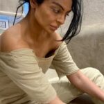 Neeru Bajwa Instagram - I watch this… it seems like its someone else. Feel #blessed as an actor to have experienced this out of body experience. My team thank you for supporting me… @thite_santosh #dada #rajanaji. My cast mates n crew who supported me throughout 🙏🏼 #kalijotta