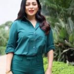 Neeru Bajwa Instagram - KALI ❤️ JOTTA …. Each and every member of our film. Congratulations 🥳 #keepgoing #audiencechoice 🙏🏼 @satindersartaaj @vijaycam @wamiqagabbi @thite_santosh @sunnyrajusa @harinderkour5 @munishomjee