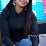 Neeru Bajwa Instagram - Am reading all your beautiful messages, thank you my beautiful audience ❤️🙏🏼 #kalijotta ❤️ @theurbanglitter