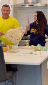 Neeru Bajwa Instagram - #chaljindiye celebration!!!! Harry’s famous punjabi style pizza!!!! Thank you sareya da ehna pyaar deyn layi…. 🙏🏼🙏🏼🙏🏼🙏🏼🙏🏼🙏🏼🙏🏼🙏🏼🙏🏼🙏🏼🙏🏼 #team aaj toronto ch surprise theatre kar rahe ne!