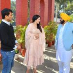 Neeru Bajwa Instagram – Great and productive meeting with our very own CM of Punjab, @bhagwantmann1 ji. Cinema is a great medium to address any issue,and as discussed will work hard on  bringing awareness to #savethegirlchild #drugs and many more important issues of Punjab 🙏🏼 Thank you Sir for all your hard work.

@aliwarofficial @theurbanglitter