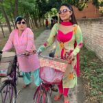 Neeru Bajwa Instagram - #kalijotta #feb3 💕 @satindersartaaj @wamiqagabbi @vijaycam @thite_santosh @sunnyrajusa @sarla1990 @princekanwaljitsingh @nikita_groverr @officialrupinder_rupi @harinderkour5 @sunnyrajusa @sarlarani1990 @jagdeepsinghwarring @harfcheema @prabhgrewalofficial @realankurverma @iam.rajinder_singh @praveenaawara @designer.nitasha @beatministerofficial @munishomjee @Omjeegroupofficial @arvindchoreographer @sukhwinderraj_ @sukhwinder.chahal1 @thaparrness @irjrajan @gurpreetkaur.bhangu.5 @swairajsandhu @balwinderbullet @cjsinghmusic @irajdhaliwal @suvindervicky @actordeepakniaz @anitadevgan101 @lalit435 @ankitadhar_07 @rajatsehgaldirector @i.amtushar @nitin_rangmeet @kanwerpal_kamboj @itskrajofficial @karanmakeovers @dilnoorkaur.official11 @timesmusichub @vhentertainmentofficial @uifilmsind @itsneerubajwaentertainment. #valentinedqy #lovesongs #romanticsong