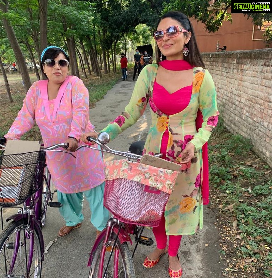 Neeru Bajwa Instagram - #kalijotta #feb3 💕 @satindersartaaj @wamiqagabbi @vijaycam @thite_santosh @sunnyrajusa @sarla1990 @princekanwaljitsingh @nikita_groverr @officialrupinder_rupi @harinderkour5 @sunnyrajusa @sarlarani1990 @jagdeepsinghwarring @harfcheema @prabhgrewalofficial @realankurverma @iam.rajinder_singh @praveenaawara @designer.nitasha @beatministerofficial @munishomjee @Omjeegroupofficial @arvindchoreographer @sukhwinderraj_ @sukhwinder.chahal1 @thaparrness @irjrajan @gurpreetkaur.bhangu.5 @swairajsandhu @balwinderbullet @cjsinghmusic @irajdhaliwal @suvindervicky @actordeepakniaz @anitadevgan101 @lalit435 @ankitadhar_07 @rajatsehgaldirector @i.amtushar @nitin_rangmeet @kanwerpal_kamboj @itskrajofficial @karanmakeovers @dilnoorkaur.official11 @timesmusichub @vhentertainmentofficial @uifilmsind @itsneerubajwaentertainment. #valentinedqy #lovesongs #romanticsong