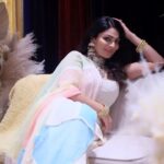 Neeru Bajwa Instagram - Thank you @aliwarofficial @bluerubyartistry and @herfashionvault for glmming me up!and @vmddecor for making the evening so beautiful with your stunning decor! @jashandeolphoto for the #reel!