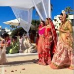 Neeru Bajwa Instagram - #photodump #somany #beautiful #memories @bajwasabrina @rubina.bajwa @vanmysteryman05 @surinderbajwa1 @shinderpal.dhillon @natalia_melwani @romy7669 …. Harry and Sonica matched their outfits in last pick #greatmminds think alike! 💜
