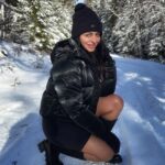 Neeru Bajwa Instagram – When it -36 🥶 but you do it for the gram 📸 

#snowman #3 days to go! 
December 2 in a theatre near you!
@gippygrewal @jazzyb @officialranaranbir @arshikhatkar @aman_khatkar @jaymvincent @romy7669 @cia.artistry @jashandeolphoto @truerootsproductions @bigdaddyfilmsofficial