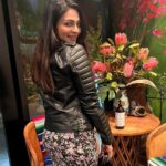 Neeru Bajwa Instagram - Wearing the classic biker jacket from @mayathelabel.store … it was freezing cold in Vancouver but this stylish jacket kept me so warm! 🥰 in love!