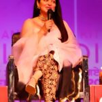 Neeru Bajwa Instagram - Chal Jindiye… this Friday 💕 thank you all for your 💕 🙏🏼 April 7,2023 💕 @kulwinderbilla @officialjassbajwa 🎥 @itskrajofficial 👗 @aliwarofficial @theurbanglitter @hairby_abhinandankhanna