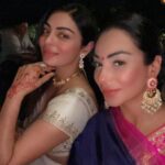 Neeru Bajwa Instagram - #photodump #somany #beautiful #memories @bajwasabrina @rubina.bajwa @vanmysteryman05 @surinderbajwa1 @shinderpal.dhillon @natalia_melwani @romy7669 …. Harry and Sonica matched their outfits in last pick #greatmminds think alike! 💜