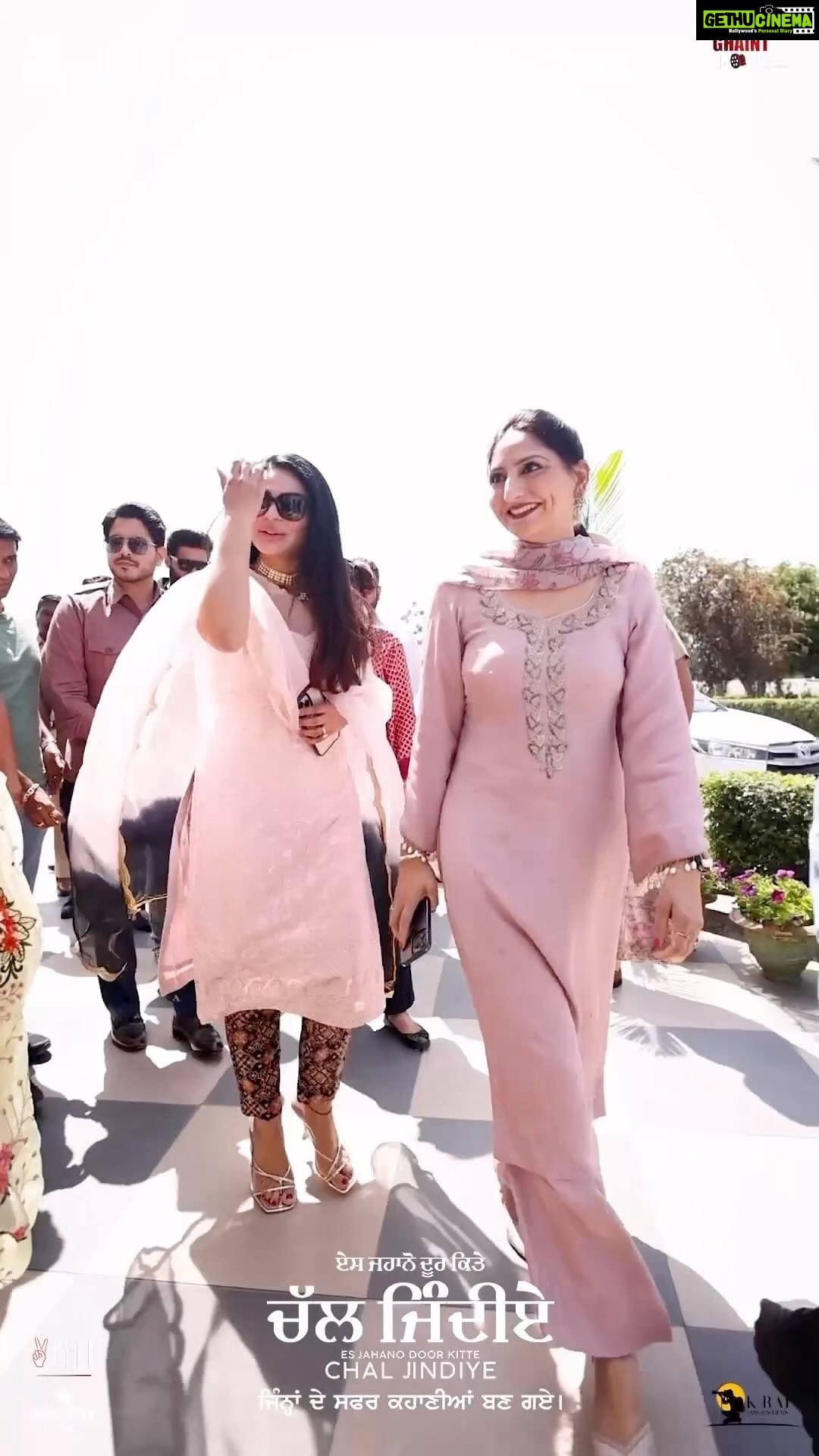 Neeru Bajwa Instagram - DAV college!!!! What energy and love 🫶 #chaljindiye #april7 @kulwinderbilla @officialjassbajwa @shivjot.official @sandeepbrarmusic @navdeepkalerofficial @udaypratapofficial @jagdeepsinghwarring @thite_santosh @harrykahlon19 @itskrajofficial Wearing @aliwarofficial @theurbanglitter
