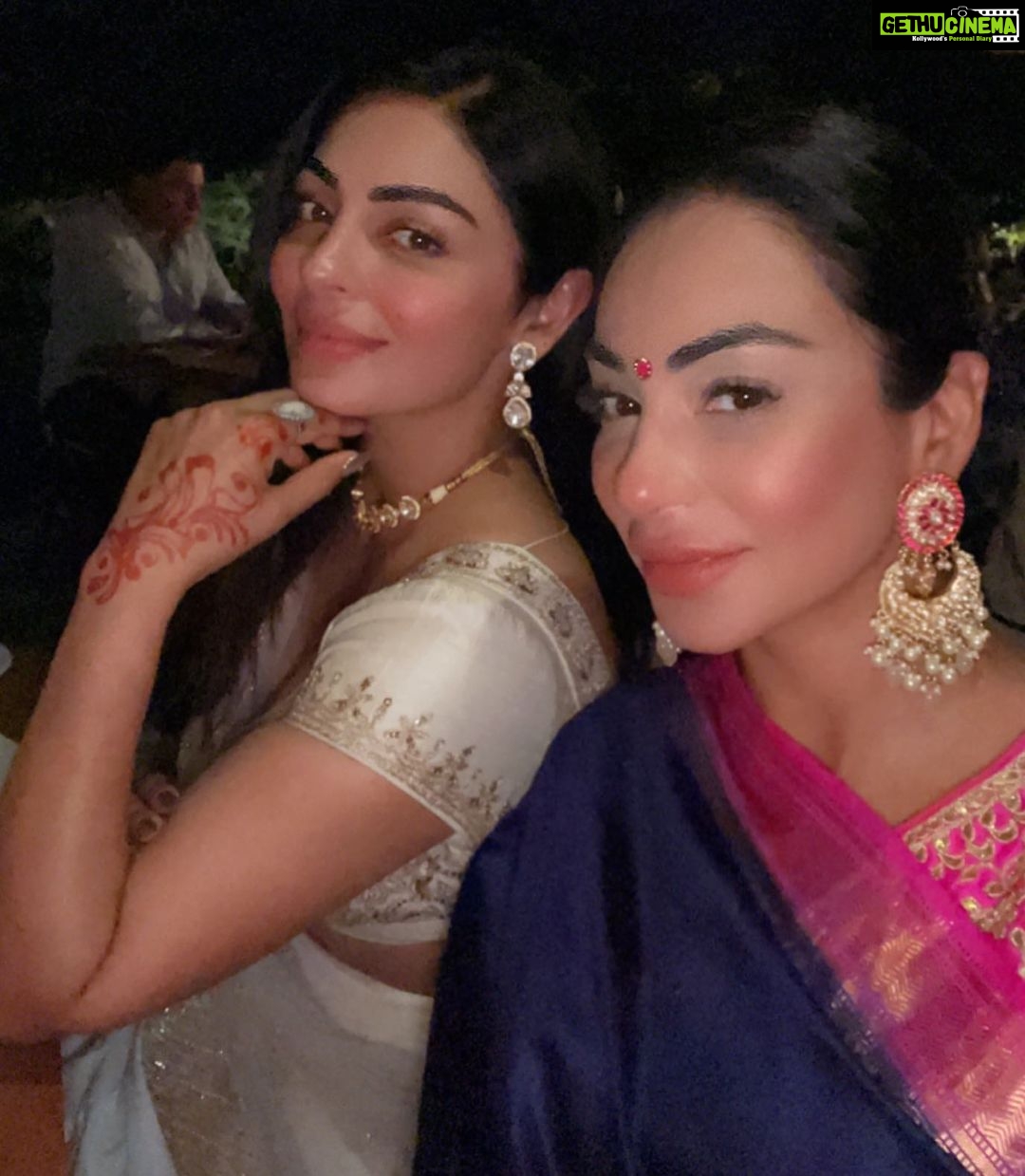Neeru Bajwa Instagram - My #bae @bajwasabrina ❤️
