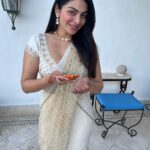 Neeru Bajwa Instagram - 🪔 @designer.nitasha @theurbanglitter