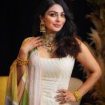 Neeru Bajwa Instagram - May your light always shine brightly…. @jashankarandeepsinghdeol @bluerubyartistry @herfashionvault @aliwarofficial @vmddecor thank for the beautiful decor!